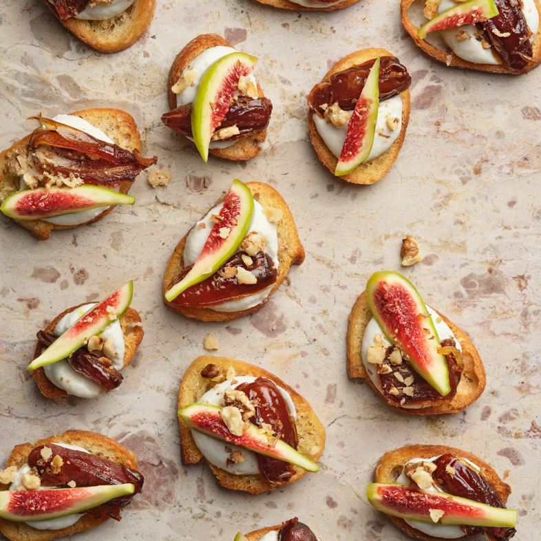 Crostinisnittar med dadlar och ricottakräm